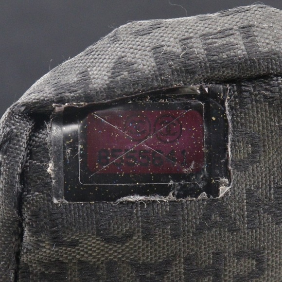 CHANEL Ice Cube Shoulder Bag in Cotton Black - Picture 8 of 10